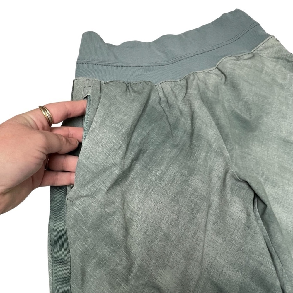Athleta Women Nolita Tapered Leg Green Printed Jogger Crop Pants SZ 4 Tux Stripe - Picture 4 of 10